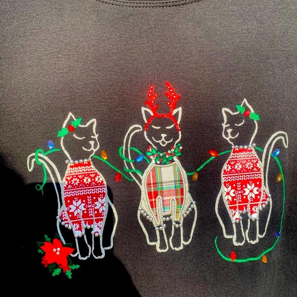 NEW WOMEN’S CHRISTMAS CAT TOP IN LARGE FROM MACY’S IN BLACK - Picture 2 of 4